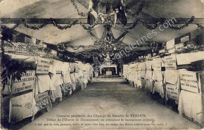 Carte postale ancienne Ossuaire provisoire des Champs de Bataille — Verdun (Meuse)