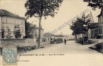 Carte postale ancienne Rue de la Gare — Avricourt (Meurthe-et-Moselle)