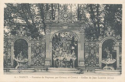 Carte postale ancienne Fontaine de Neptune, par GUIBAL et CYFFLÉ - Grilles de Jean LAMOUR (1755) — Nancy (Meurthe-et-Moselle)