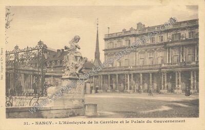 Carte postale ancienne L'Hémicycle de la Carrière et le Palais du Gouvernement — Nancy (Meurthe-et-Moselle)