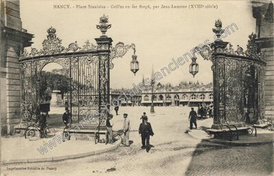 Carte postale ancienne Place Stanislas - Grilles en fer forgé, par Jean-Lamour (XVIIIe siècle) — Nancy (Meurthe-et-Moselle)