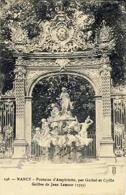 Carte postale ancienne Fontaine d'Amphitrite, par Guibal et Cyfflé / Grilles de Jean Lamour (1755) — Nancy (Meurthe-et-Moselle)
