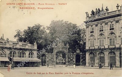 Carte postale ancienne Grand Café Glacier, Place Stanislas, près la Fontaine d'Amphitrite — Nancy (Meurthe-et-Moselle)