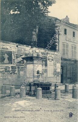 Carte postale ancienne Statue de Jeanne d'Arc — Saint-Nicolas-de-Port (Meurthe-et-Moselle)