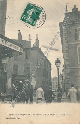 Carte postale ancienne Départ du “ Zeppelin IV " au-dessus — Lunéville (Meurthe-et-Moselle)