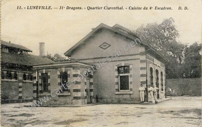 Carte postale ancienne 31 Dragons. - Quartier Clarenthal. - Cuisine du 4e Escadron — Lunéville (Meurthe-et-Moselle)