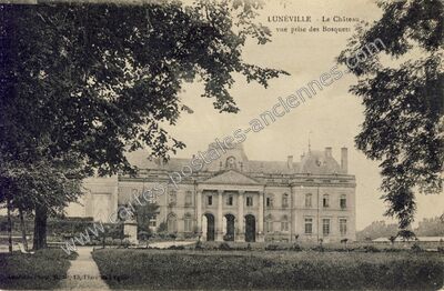 Carte postale ancienne Le Château, vue prise des Bosquets — Lunéville (Meurthe-et-Moselle)