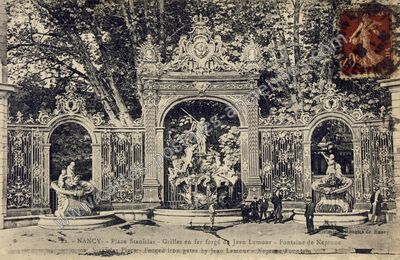 Carte postale ancienne Place Stanislas - Grilles en fer forgé de Jean Lamour - Fontaine de Neptune — Nancy (Meurthe-et-Moselle)