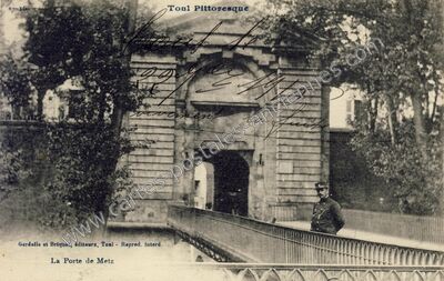 Carte postale ancienne La Porte de Metz — Toul (Meurthe-et-Moselle)