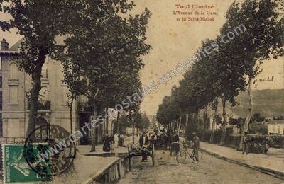 Carte postale ancienne L'Avenue de la Gare et le Saint-Michel — Toul (Meurthe-et-Moselle)