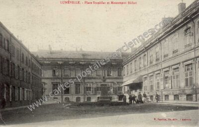 Carte postale ancienne Place Stanislas et Monument Bichat — Lunéville (Meurthe-et-Moselle)
