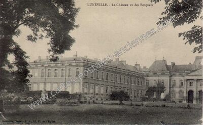 Carte postale ancienne Le Château vu des Bosquets — Lunéville (Meurthe-et-Moselle)