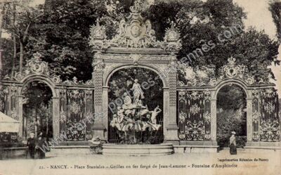 Carte postale ancienne Place Stanislas - Grilles en fer forgé de Jean-Lamour - Fontaine d'Amphitrite — Nancy (Meurthe-et-Moselle)