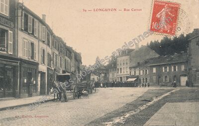 Carte postale ancienne Rue Carnot — Longuyon (Meurthe-et-Moselle)