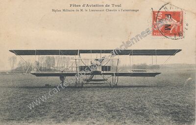 Carte postale ancienne Fêtes d'Aviation / Biplan Militaire de M. le Lieutenant Cheutin à l'atterrissage — Toul (Meurthe-et-Moselle)