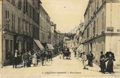 Carte postale ancienne Rue Carnot — Château-Thierry (Aisne)