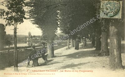 Carte postale ancienne La Marne et les Promenades — Château-Thierry (Aisne)