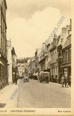 Carte postale ancienne Rue Carnot — Château-Thierry (Aisne)