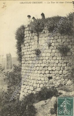 Carte postale ancienne La Tour du vieux Château — Château-Thierry (Aisne)