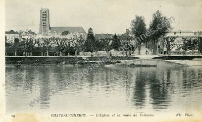 Carte postale ancienne L'Eglise et la route de Soissons — Château-Thierry (Aisne)