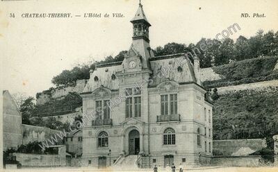 Carte postale ancienne L'Hôtel de Ville — Château-Thierry (Aisne)