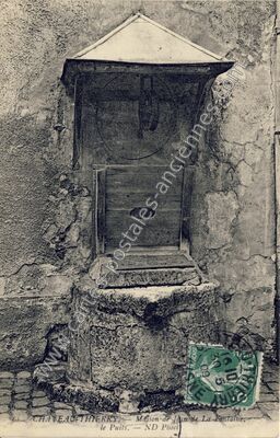 Carte postale ancienne Maison de Jean de La Fontaine, le Puits — Château-Thierry (Aisne)