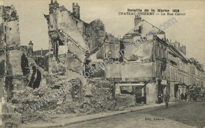 Carte postale ancienne La Rue Carnot — Château-Thierry (Aisne)