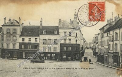Carte postale ancienne La Place du Marché et la Rue du Pont — Château-Thierry (Aisne)