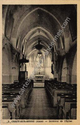 Carte postale ancienne Intérieur de l'Eglise — Crécy-sur-Serre (Aisne)