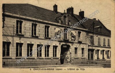 Carte postale ancienne L'Hôtel de Ville — Crécy-sur-Serre (Aisne)