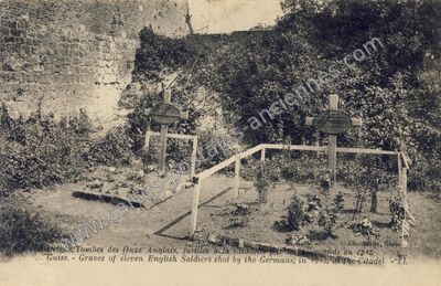 Carte postale ancienne Tombes des Onze Anglais, fusillés à la Citadelle par les Allemands — Guise (Aisne)