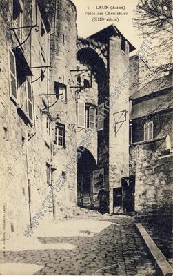 Carte postale ancienne Porte des Chenizelles — Laon (Aisne)