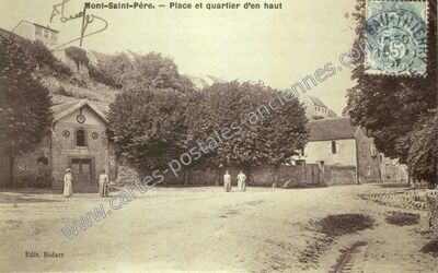 Carte postale ancienne Place et quartier d'en haut — Mont-Saint-Père (Aisne)
