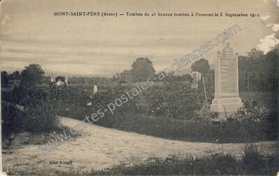 Carte postale ancienne Tombes de 23 braves tombés à l'ennemi le 3 Septembre 1914 — Mont-Saint-Père (Aisne)