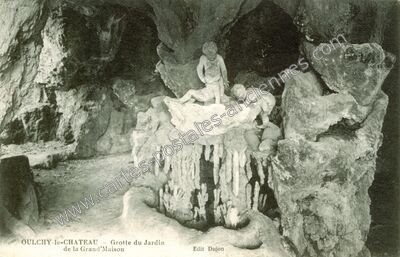 Carte postale ancienne Grotte du Jardin de la Grand'Maison — Oulchy-le-Château (Aisne)