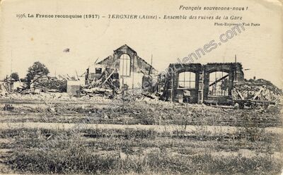 Carte postale ancienne Ensemble des ruines de la Gare — Tergnier (Aisne)