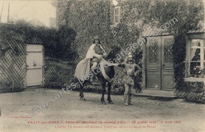 Carte postale ancienne Fêtes en l'honneur de Jeanne d'Arc Charles VII faisant son entrée à Vailly au retour du… — Vailly-sur-Aisne (Aisne)