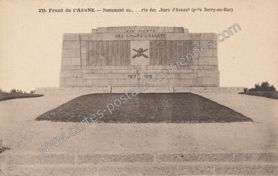 Carte postale ancienne Monument aux Morts des Chars d'Assaut — Berry-au-Bac (Aisne)
