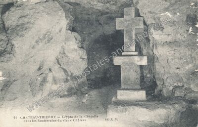 Carte postale ancienne Crypte de la Chapelle dans les Souterrains du vieux Château — Château-Thierry (Aisne)