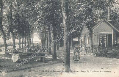 Carte postale ancienne Terrasse du Vieux Château - Loge du Gardien - La Buvette — Château-Thierry (Aisne)