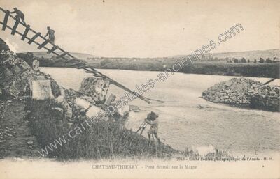 Carte postale ancienne Pont détruit sur la Marne — Château-Thierry (Aisne)