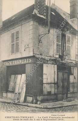 Carte postale ancienne Le Café Français bombardé — Château-Thierry (Aisne)