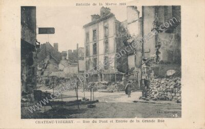 Carte postale ancienne Rue du Pont et Entrée de la Grande Rue — Château-Thierry (Aisne)