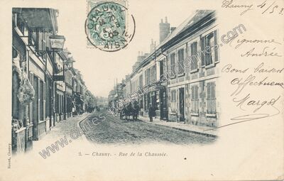 Carte postale ancienne Rue de la Chaussée — Chauny (Aisne)