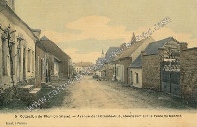 Carte postale ancienne Avenue de la Grande-Rue, aboutissant sur la Place du Marché — Plomion (Aisne)