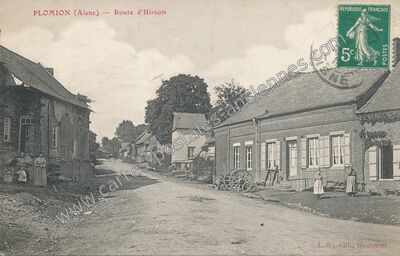 Carte postale ancienne Route d'Hirson — Plomion (Aisne)