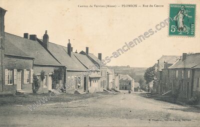 Carte postale ancienne Rue du Centre — Plomion (Aisne)