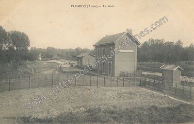 Carte postale ancienne La Gare — Plomion (Aisne)