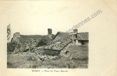 Carte postale ancienne Place du Vieux Marché — Roucy (Aisne)