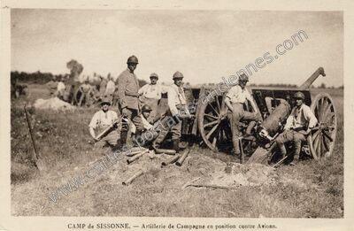Carte postale ancienne Artillerie de Campagne en position contre Avions — Sissonne (Aisne)